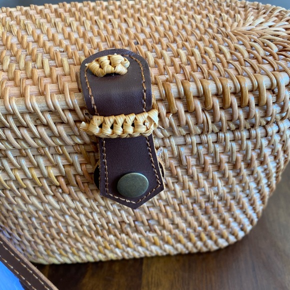 Hand woven trendy cross-body bag NWT - Picture 4 of 10